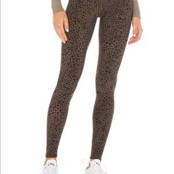 Alo Leopard High Waist Vapor Legging - Picture 4 of 7